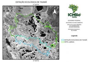Mapa da ESEC de Taiamã e seu delineamento fluvial. As regiões escuras representam corpos d’água.