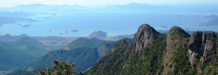 Vista do litoral a partir da Pedra da Macela, a quase 1.800m de altitude - foto: Thiago Strauss